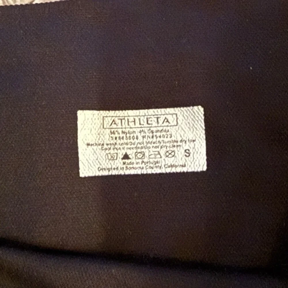 Athleta Breakthrough Laser Cut Capri Leggings Black Size Small Activewear